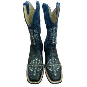 Cavender’s Embroidered Black Heeled Boots